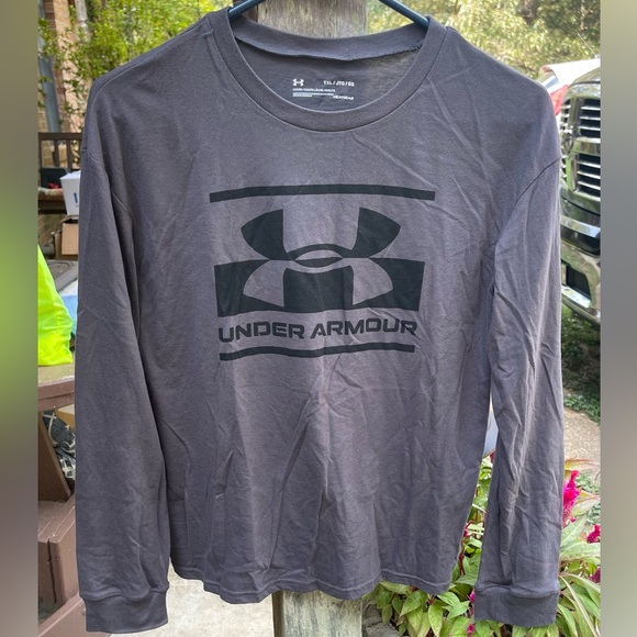 Under Armour T-Shirt Youth XLarge Long Sleeve Gray HeatGear Crew Neck - Picture 1 of 3